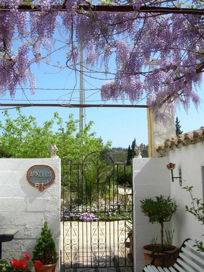 River Ebro Holidays Tivenys Extérieur photo